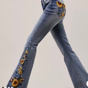 🌻Free People Farrah Driftwood Sunflower embroidered Jeans 🌻 #sunflower